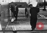 Immagine di Assemblaggio di un piano United States USA, 1917, secondo 37 filmato di repertorio 65675048529