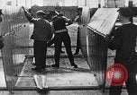 Immagine di Assemblaggio di un piano United States USA, 1917, secondo 46 filmato di repertorio 65675048529