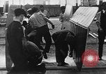 Immagine di Assemblaggio di un piano United States USA, 1917, secondo 56 filmato di repertorio 65675048529
