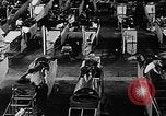 Immagine di Assemblaggio di un piano United States USA, 1917, secondo 4 filmato di repertorio 65675048530