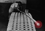 Immagine di Assemblaggio di un piano United States USA, 1917, secondo 21 filmato di repertorio 65675048530