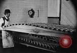 Immagine di Assemblaggio di un piano United States USA, 1917, secondo 49 filmato di repertorio 65675048530