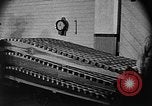 Immagine di Assemblaggio di un piano United States USA, 1917, secondo 54 filmato di repertorio 65675048530