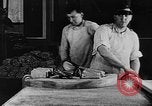 Immagine di Assemblaggio di un piano United States USA, 1917, secondo 57 filmato di repertorio 65675048530