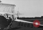 Standbild Curtiss JN 4D Flugzeuge United States USA, 1917, aus Sekunde 26 historischem Filmmaterial Videoclip 65675048543
