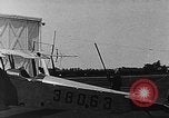Standbild Curtiss JN 4D Flugzeuge United States USA, 1917, aus Sekunde 45 historischem Filmmaterial Videoclip 65675048543