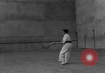 Standbild Jai Alai Spiel Spanien, 1956, aus Sekunde 39 historischem Filmmaterial Videoclip 65675048546