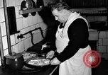 Standbild Koch Spanien, 1956, aus Sekunde 1 historischem Filmmaterial Videoclip 65675048548