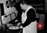 Standbild Koch Spanien, 1956, aus Sekunde 4 historischem Filmmaterial Videoclip 65675048548
