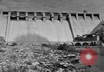 Standbild hydro elektrische Anlage Spanien, 1956, aus Sekunde 7 historischem Filmmaterial Videoclip 65675048551