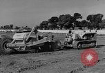 Immagine di Veicolo cingolato Spagna, 1956, secondo 14 filmato di repertorio 65675048552