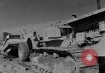 Immagine di Veicolo cingolato Spagna, 1956, secondo 29 filmato di repertorio 65675048552