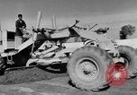 Immagine di Veicolo cingolato Spagna, 1956, secondo 44 filmato di repertorio 65675048552