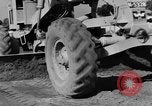 Immagine di Veicolo cingolato Spagna, 1956, secondo 52 filmato di repertorio 65675048552