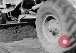 Immagine di Veicolo cingolato Spagna, 1956, secondo 53 filmato di repertorio 65675048552