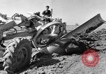 Immagine di Veicolo cingolato Spagna, 1956, secondo 59 filmato di repertorio 65675048552