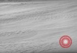 Immagine di Caterpillar treno da neve La Groenlandia, 1957, secondo 25 filmato di repertorio 65675048556