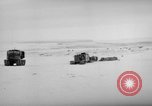 Immagine di Caterpillar treno da neve La Groenlandia, 1957, secondo 34 filmato di repertorio 65675048556