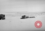 Immagine di Caterpillar treno da neve La Groenlandia, 1957, secondo 36 filmato di repertorio 65675048556