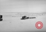 Immagine di Caterpillar treno da neve La Groenlandia, 1957, secondo 38 filmato di repertorio 65675048556