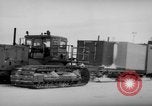 Immagine di Caterpillar treno da neve La Groenlandia, 1957, secondo 46 filmato di repertorio 65675048556