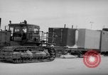 Immagine di Caterpillar treno da neve La Groenlandia, 1957, secondo 47 filmato di repertorio 65675048556