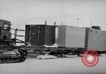 Immagine di Caterpillar treno da neve La Groenlandia, 1957, secondo 50 filmato di repertorio 65675048556