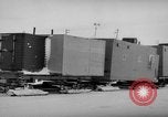Immagine di Caterpillar treno da neve La Groenlandia, 1957, secondo 53 filmato di repertorio 65675048556