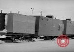 Immagine di Caterpillar treno da neve La Groenlandia, 1957, secondo 55 filmato di repertorio 65675048556