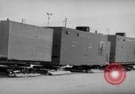 Immagine di Caterpillar treno da neve La Groenlandia, 1957, secondo 56 filmato di repertorio 65675048556