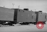 Immagine di Caterpillar treno da neve La Groenlandia, 1957, secondo 57 filmato di repertorio 65675048556