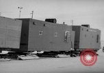 Immagine di Caterpillar treno da neve La Groenlandia, 1957, secondo 58 filmato di repertorio 65675048556