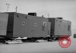 Immagine di Caterpillar treno da neve La Groenlandia, 1957, secondo 59 filmato di repertorio 65675048556