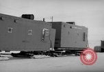 Immagine di Caterpillar treno da neve La Groenlandia, 1957, secondo 61 filmato di repertorio 65675048556