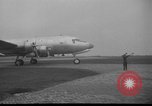 Standbild Generalleutnant Norstad Holland Niederlande, 1951, aus Sekunde 10 historischem Filmmaterial Videoclip 65675048593