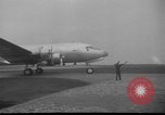Standbild Generalleutnant Norstad Holland Niederlande, 1951, aus Sekunde 11 historischem Filmmaterial Videoclip 65675048593