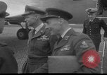 Standbild Generalleutnant Norstad Holland Niederlande, 1951, aus Sekunde 25 historischem Filmmaterial Videoclip 65675048593