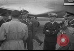 Standbild Generalleutnant Norstad Holland Niederlande, 1951, aus Sekunde 32 historischem Filmmaterial Videoclip 65675048593
