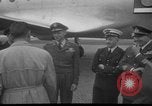 Standbild Generalleutnant Norstad Holland Niederlande, 1951, aus Sekunde 34 historischem Filmmaterial Videoclip 65675048593