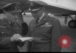 Standbild Generalleutnant Norstad Holland Niederlande, 1951, aus Sekunde 35 historischem Filmmaterial Videoclip 65675048593