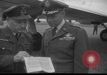 Standbild Generalleutnant Norstad Holland Niederlande, 1951, aus Sekunde 37 historischem Filmmaterial Videoclip 65675048593