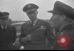Standbild Generalleutnant Norstad Holland Niederlande, 1951, aus Sekunde 59 historischem Filmmaterial Videoclip 65675048593