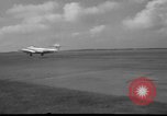 Standbild Gloster Meteor Düsenflugzeuge Volkel Holland, 1951, aus Sekunde 10 historischem Filmmaterial Videoclip 65675048594