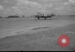 Standbild Gloster Meteor Düsenflugzeuge Volkel Holland, 1951, aus Sekunde 23 historischem Filmmaterial Videoclip 65675048594