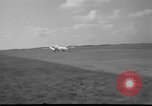 Standbild Gloster Meteor Düsenflugzeuge Volkel Holland, 1951, aus Sekunde 25 historischem Filmmaterial Videoclip 65675048594