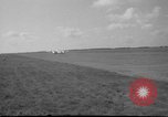 Standbild Gloster Meteor Düsenflugzeuge Volkel Holland, 1951, aus Sekunde 26 historischem Filmmaterial Videoclip 65675048594