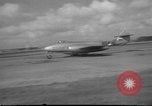 Standbild Gloster Meteor Düsenflugzeuge Volkel Holland, 1951, aus Sekunde 36 historischem Filmmaterial Videoclip 65675048594