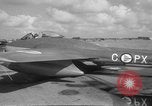 Standbild De Havilland Vampire Düsenflugzeuge Holland Niederlande, 1951, aus Sekunde 29 historischem Filmmaterial Videoclip 65675048595