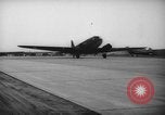 Immagine di Stati Uniti C 47 velivoli Teatro europeo, 1944, secondo 42 filmato di repertorio 65675048603