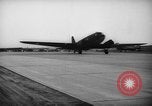 Immagine di Stati Uniti C 47 velivoli Teatro europeo, 1944, secondo 43 filmato di repertorio 65675048603